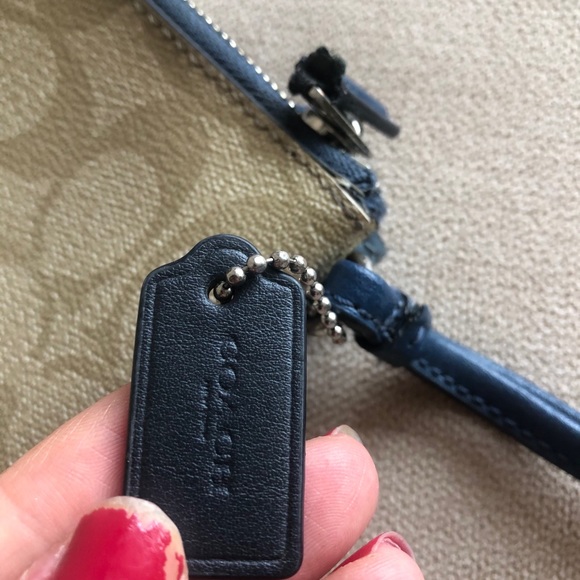 Coach blue double pocket monogram wristlet wallet - Picture 3 of 6